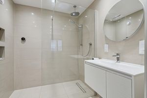 En suite wet room- click for photo gallery